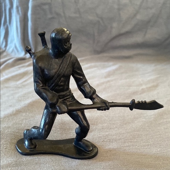 VINTAGE GREENBRIER INTERNATIONAL 4" BLACK NINJA - Picture 2 of 6